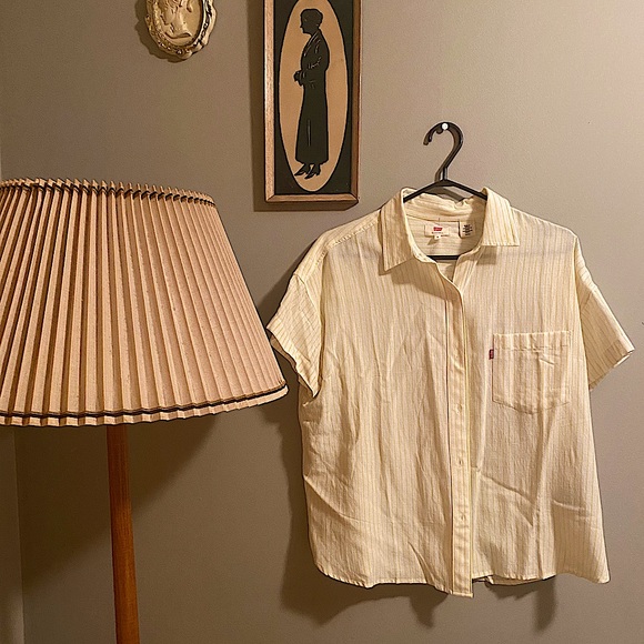Short sleeve Levi’s button down shirt - Picture 1 of 3